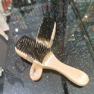 Brosse à cheveux en bois avec manche